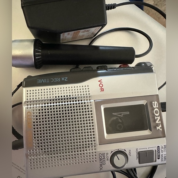 Sony TCM-200DV Tape Recorder Player Clear Voice VOR & Microphone & AC Adapter - Picture 2 of 2